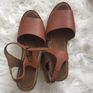 Urban outfitters tan/brown clogs